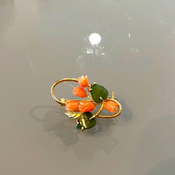 Jade and Coral pin - Picture 1 of 4